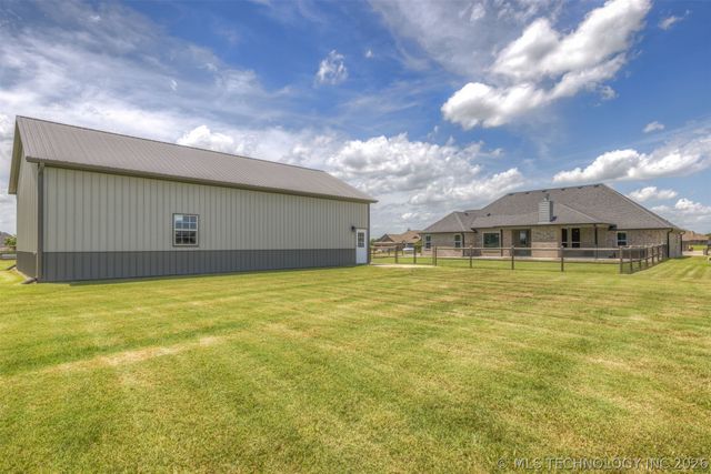 2920 Crosscreek Drive, Oologah, OK 74053