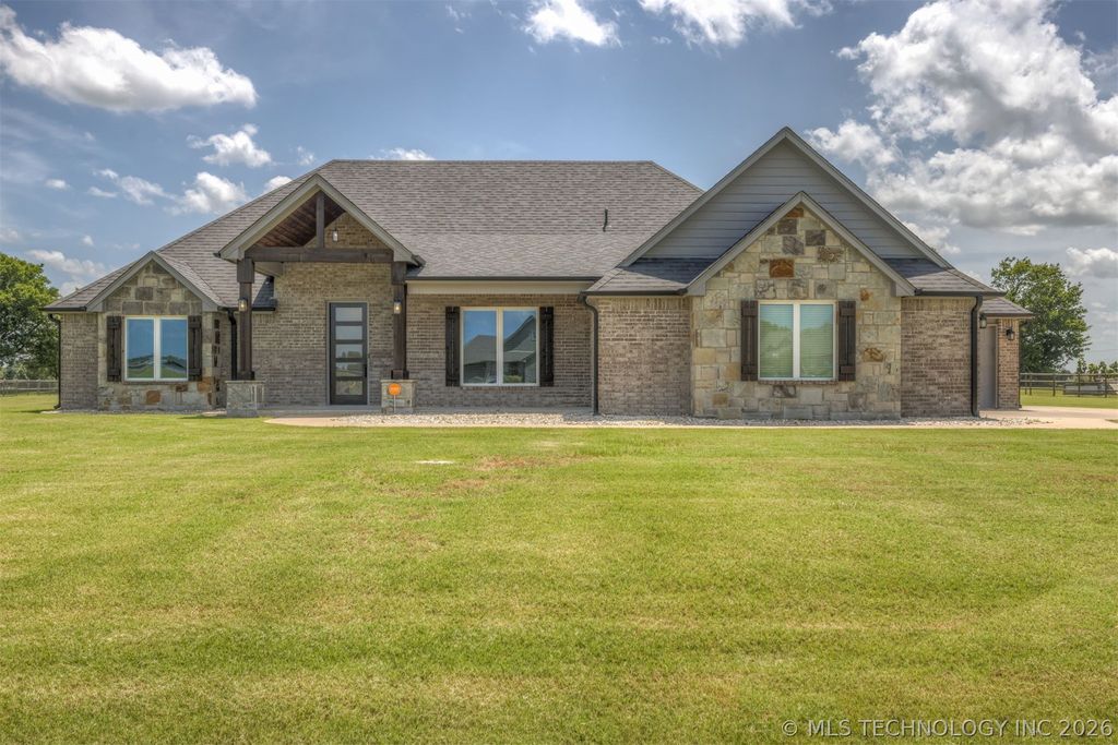 2920 Crosscreek Drive, Oologah, OK 74053