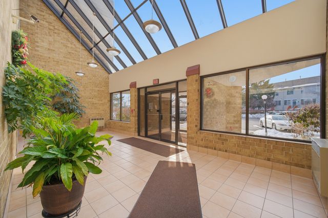 5600 ASTOR Lane 315, Rolling Meadows, IL 60008