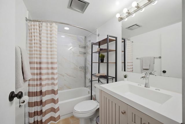 5600 ASTOR Lane 315, Rolling Meadows, IL 60008