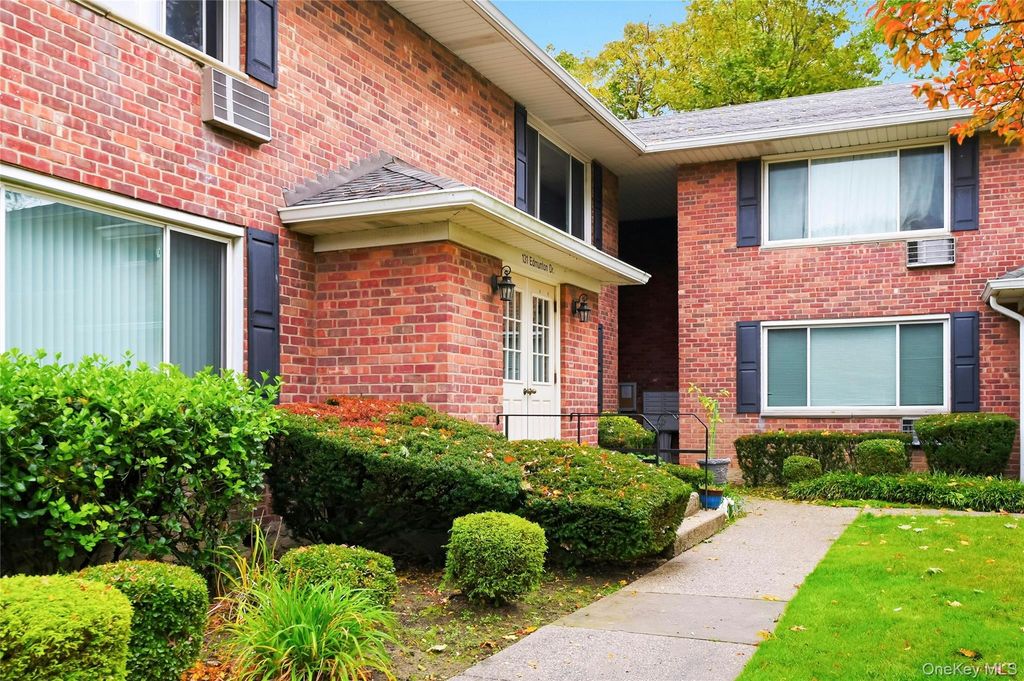 131 Edmonton Drive G14, North Babylon, NY 11703