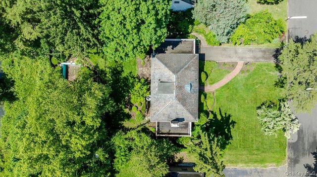 8 Parkside Drive, Great Neck, NY 11021