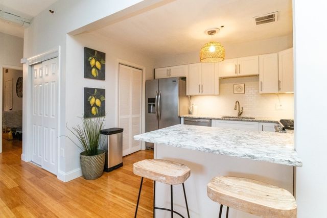 7 S Stone Mill Dr 403, Dedham, MA 02026