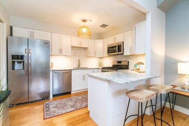 7 S Stone Mill Dr 403, Dedham, MA 02026