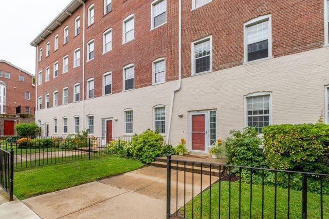 7 S Stone Mill Dr 403, Dedham, MA 02026