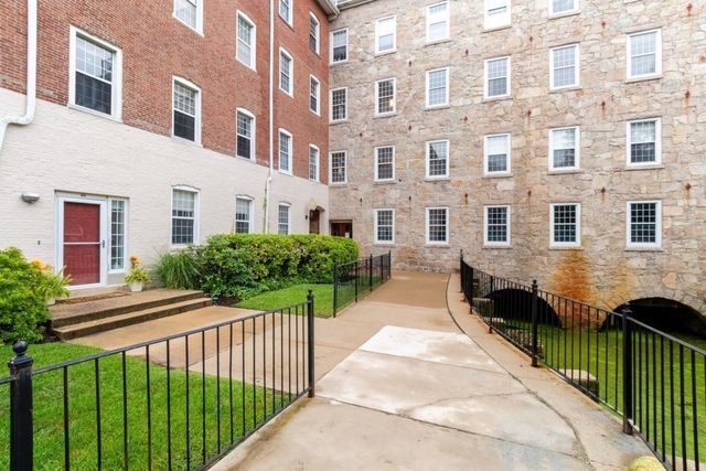 7 S Stone Mill Dr 403, Dedham, MA 02026