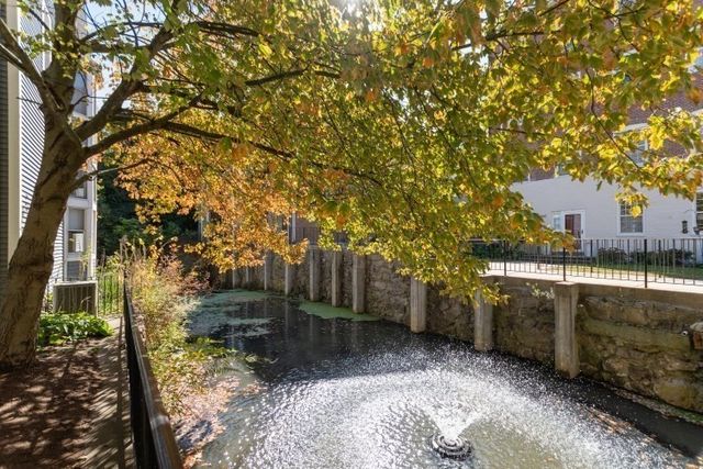 7 S Stone Mill Dr 403, Dedham, MA 02026