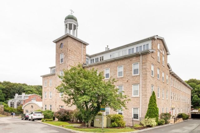 7 S Stone Mill Dr 403, Dedham, MA 02026