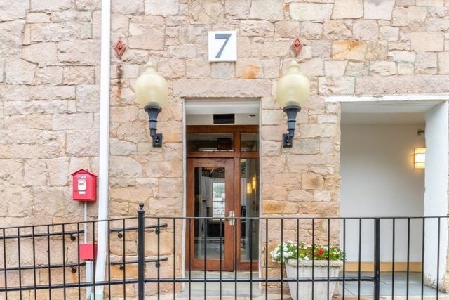 7 S Stone Mill Dr 403, Dedham, MA 02026