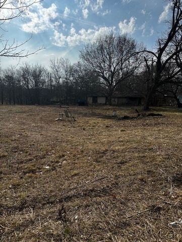 320 E Ford Street, Bells, TX 75414
