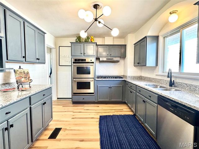 126 Collinsville Avenue, Collinsville, IL 62234