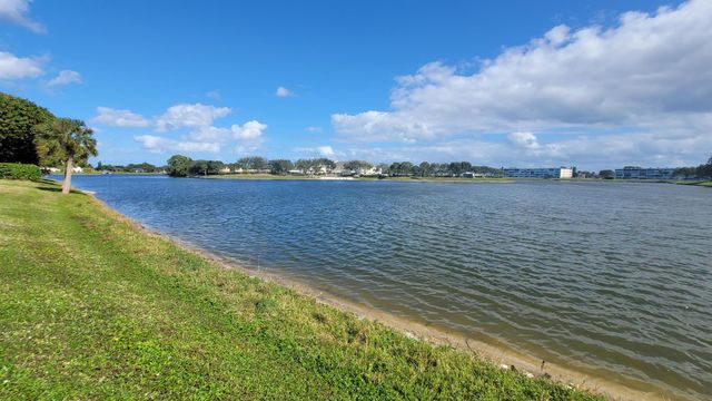 35 Somerset B, West Palm Beach, FL 33417