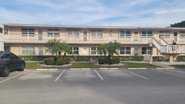 35 Somerset B, West Palm Beach, FL 33417