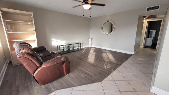 35 Somerset B, West Palm Beach, FL 33417