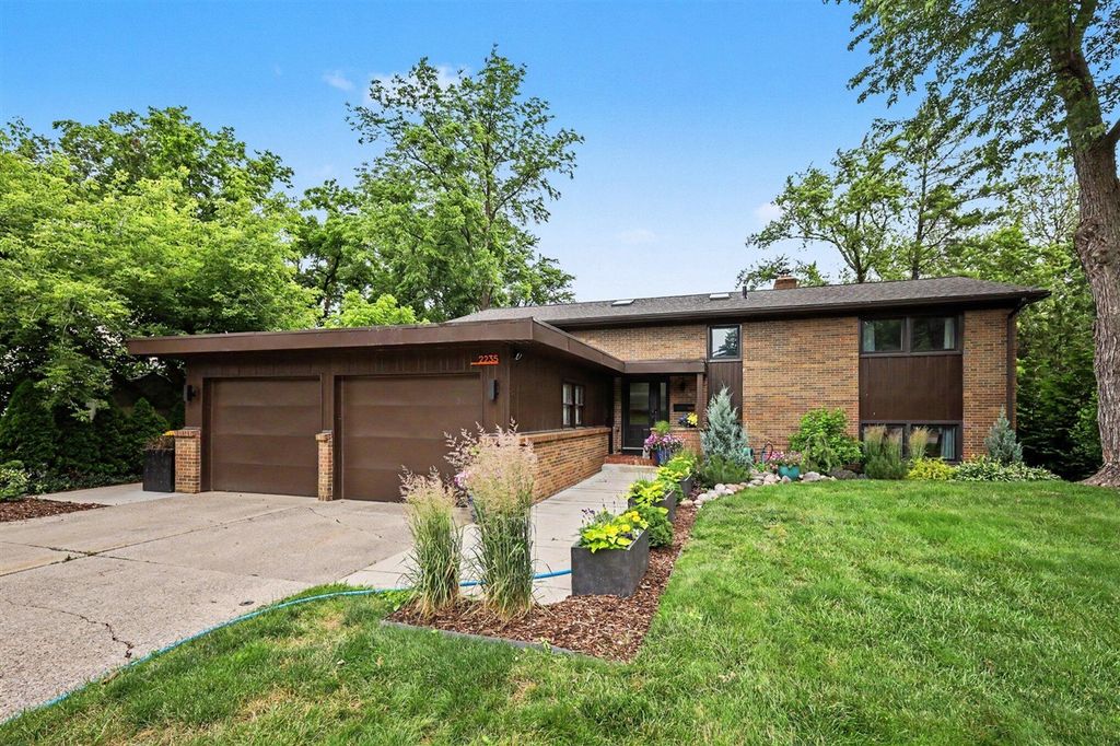 2235 Boston Street, East Grand Rapids, MI 49506