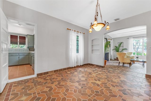 492 NE 55th St, Miami, FL 33137