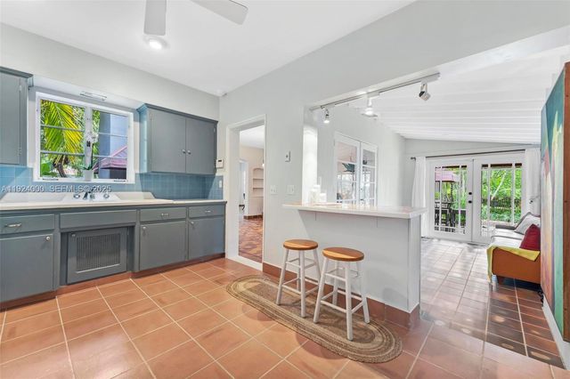 492 NE 55th St, Miami, FL 33137