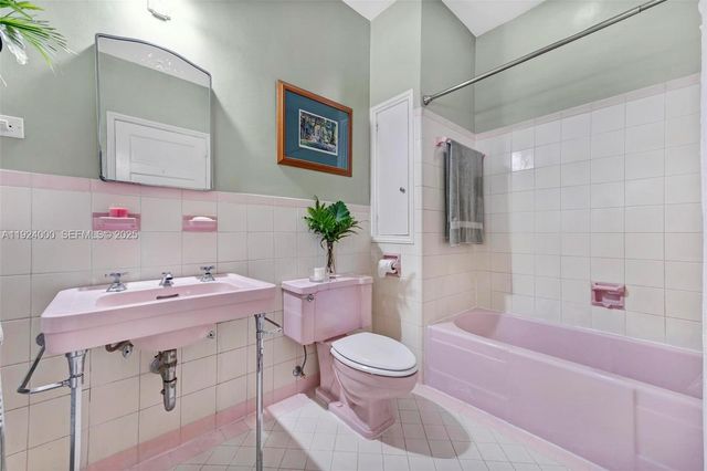 492 NE 55th St, Miami, FL 33137