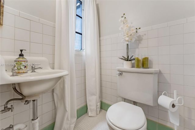 492 NE 55th St, Miami, FL 33137