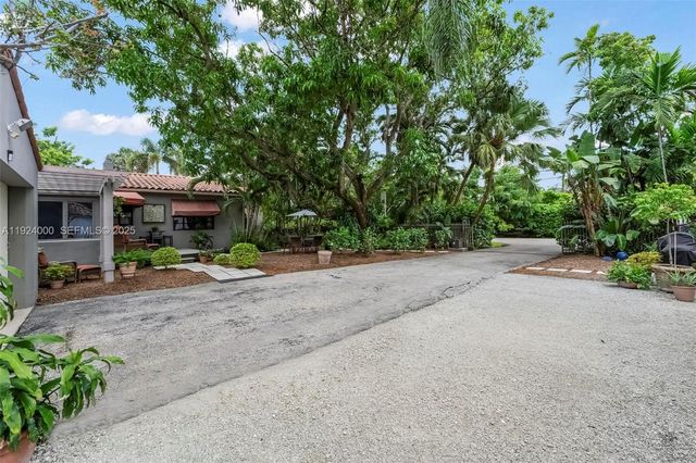 492 NE 55th St, Miami, FL 33137