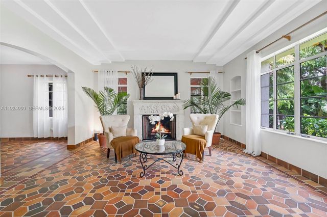 492 NE 55th St, Miami, FL 33137