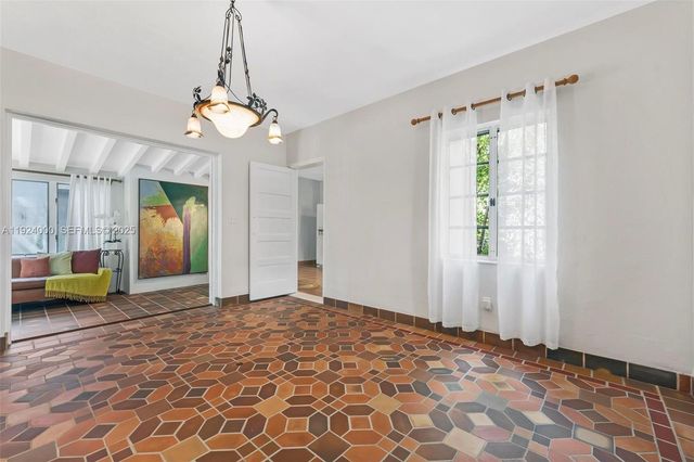 492 NE 55th St, Miami, FL 33137