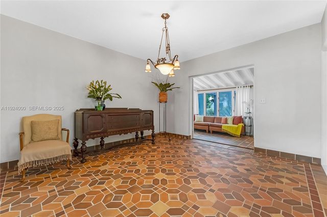 492 NE 55th St, Miami, FL 33137