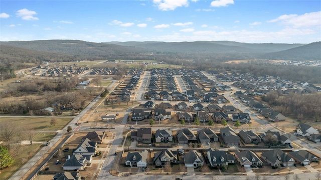 3083 E Royal Drive, Fayetteville, AR 72701