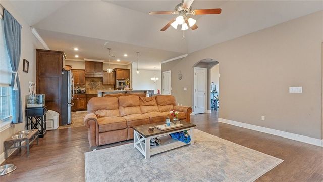 3083 E Royal Drive, Fayetteville, AR 72701