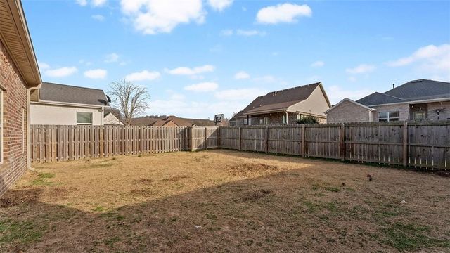 3083 E Royal Drive, Fayetteville, AR 72701
