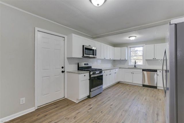 1605 Rolfe PL, Newport News, VA 23607