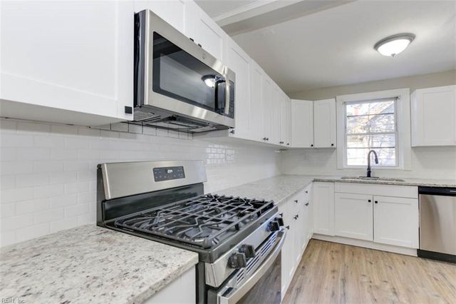 1605 Rolfe PL, Newport News, VA 23607