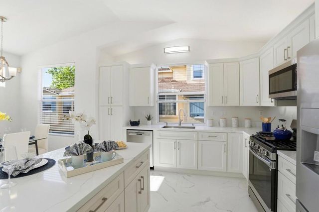 558 Manhattan Place, San Jose, CA 95136