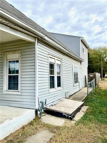 2825 S 23RD Street, St Joseph, MO 64503