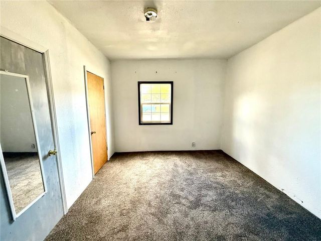 2825 S 23RD Street, St Joseph, MO 64503