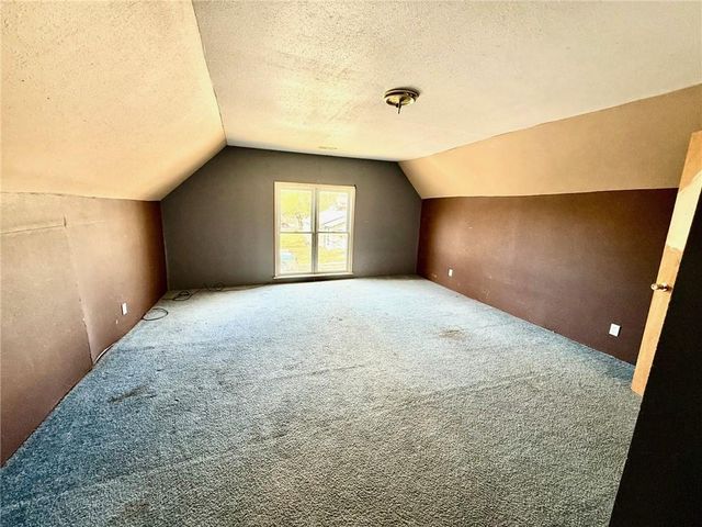 2825 S 23RD Street, St Joseph, MO 64503