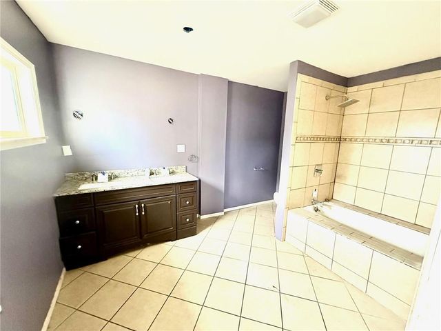 2825 S 23RD Street, St Joseph, MO 64503