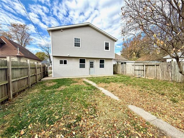 2825 S 23RD Street, St Joseph, MO 64503