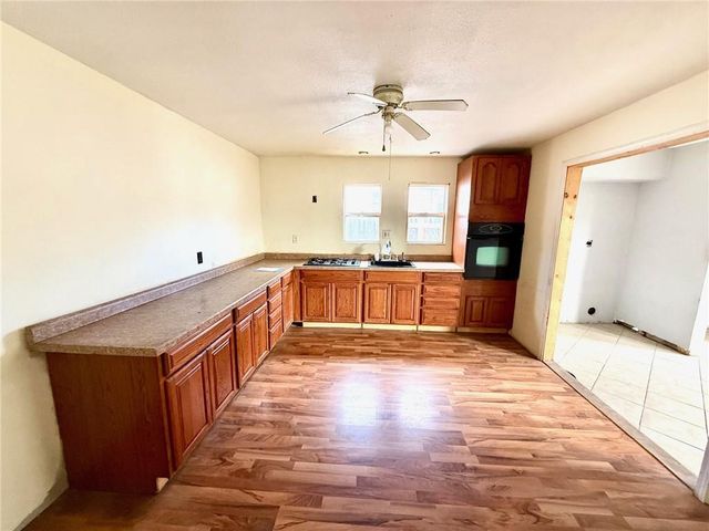 2825 S 23RD Street, St Joseph, MO 64503