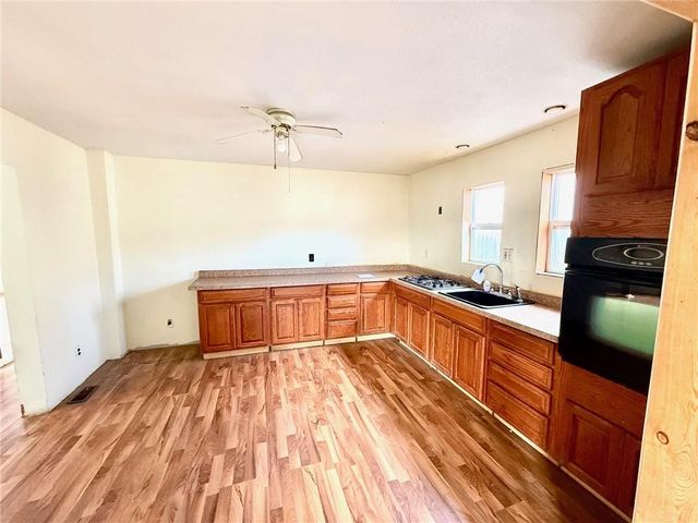 2825 S 23RD Street, St Joseph, MO 64503