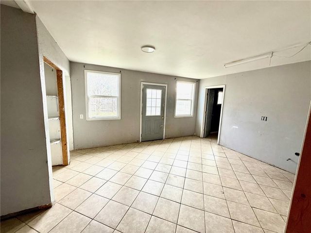 2825 S 23RD Street, St Joseph, MO 64503