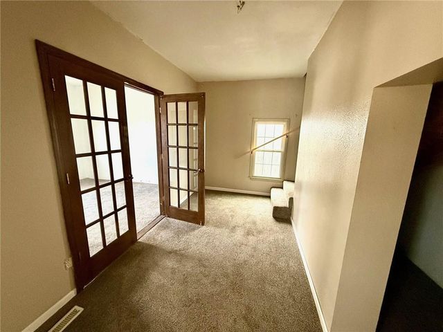 2825 S 23RD Street, St Joseph, MO 64503