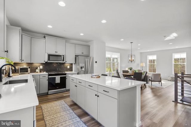 402 VALEVIEW LN, Millersville, MD 21108