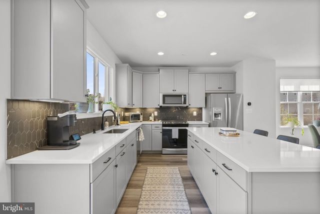 402 VALEVIEW LN, Millersville, MD 21108