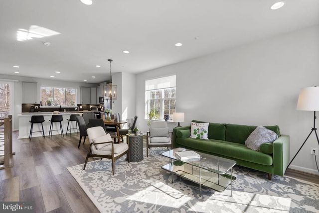 402 VALEVIEW LN, Millersville, MD 21108