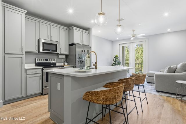 2501 Bienville Boulevard, 525, Ocean Springs, MS 39564