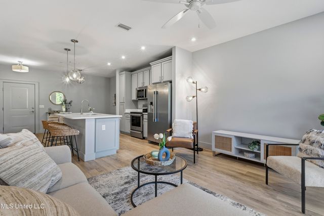 2501 Bienville Boulevard, 525, Ocean Springs, MS 39564