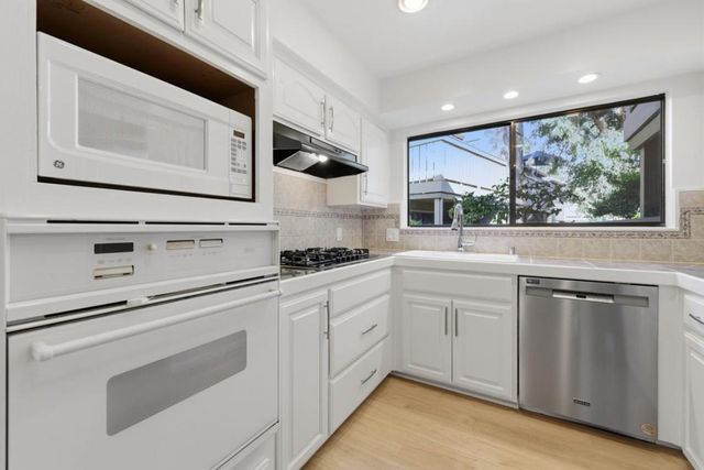 14351 Saratoga Avenue A, Saratoga, CA 95070