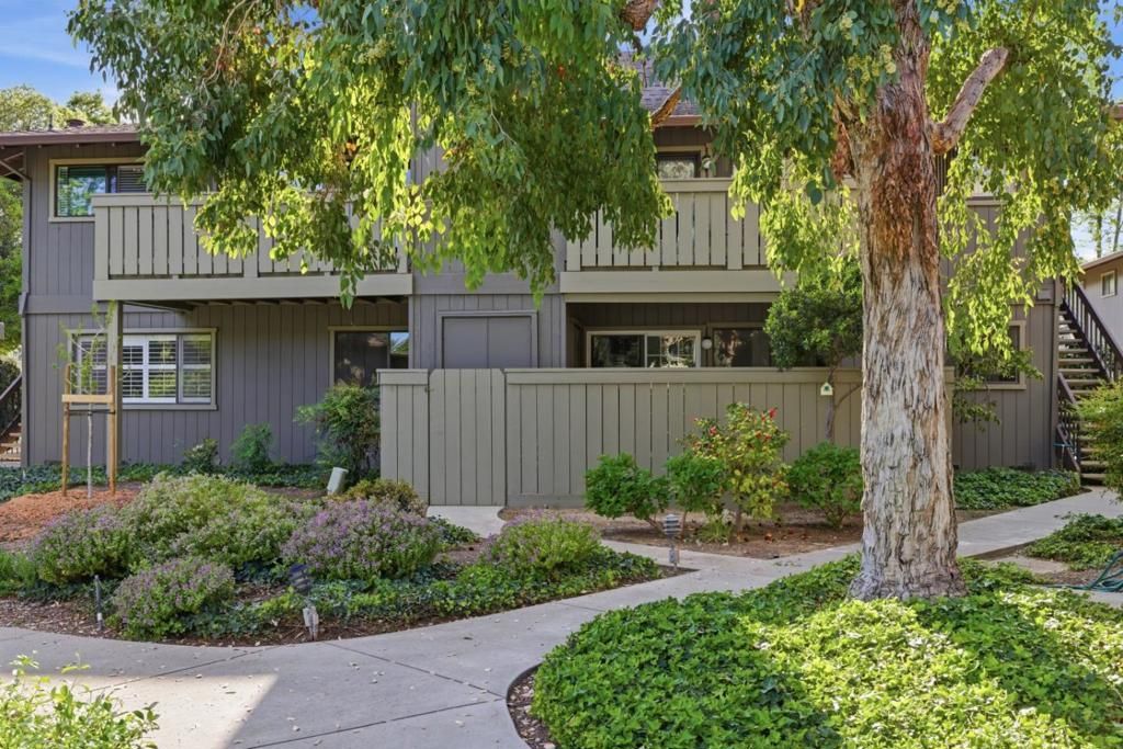 Image 26 of property listing at 14351 Saratoga Avenue A, Saratoga, CA 95070