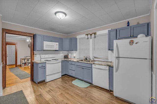 700 SW Roosevelt ST, Topeka, KS 66608